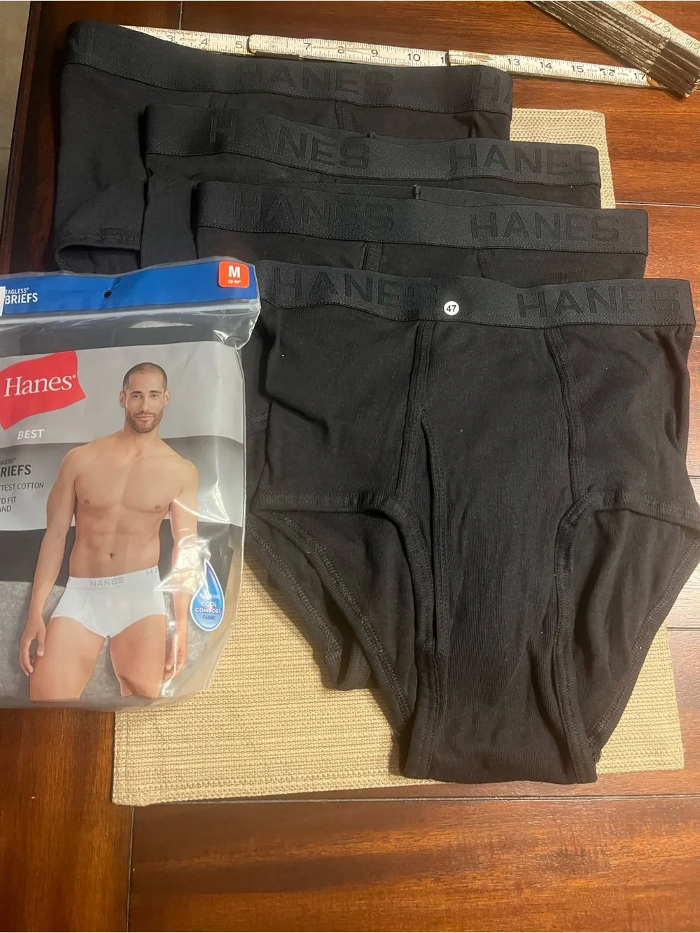 ..47..Hanes Men's Black Cotton Briefs - 4 Pack m